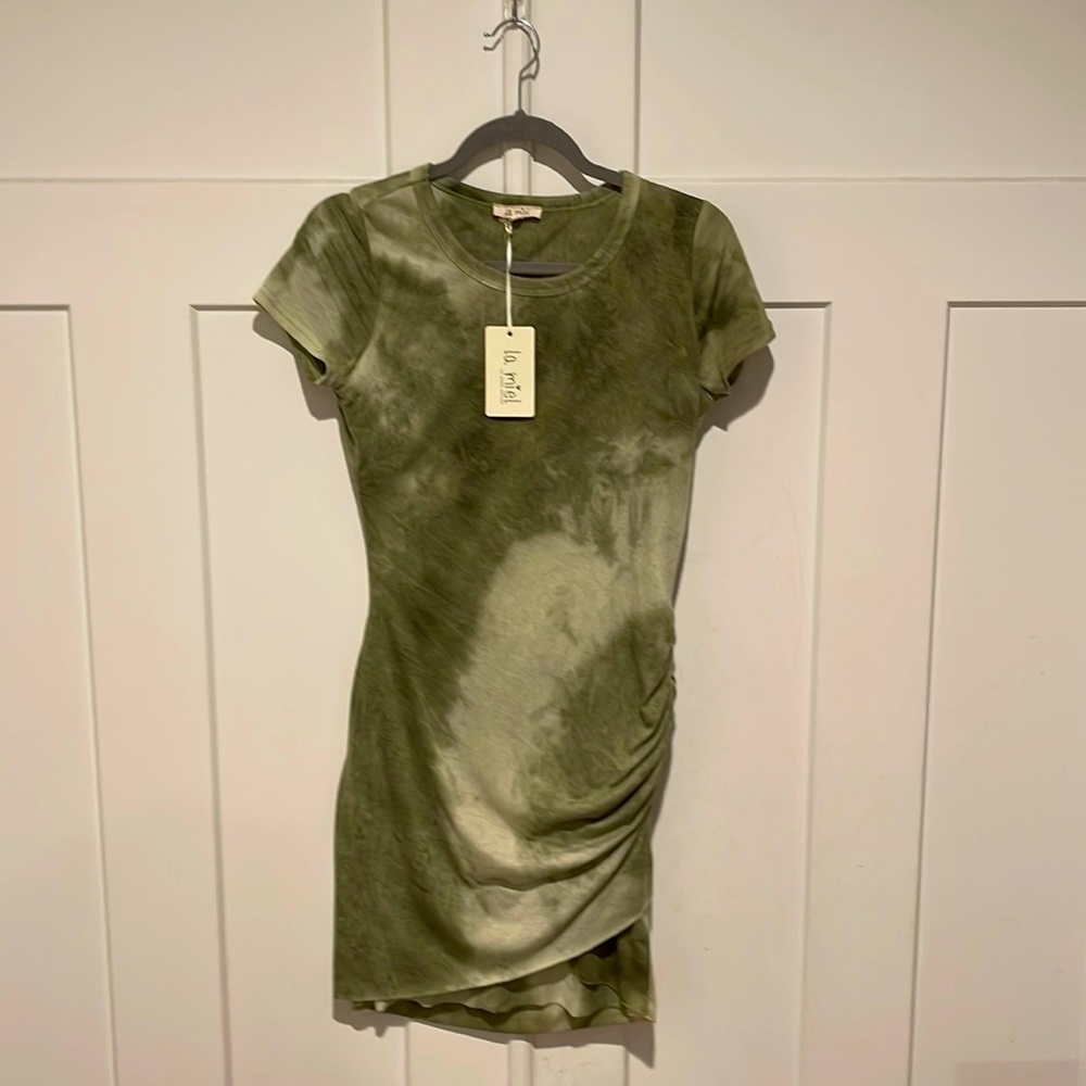 NWT body con dress with side ruching size small